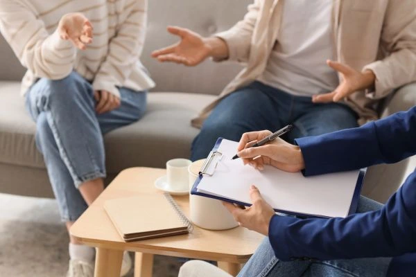 Image of divorce mediation Swindon in progress.